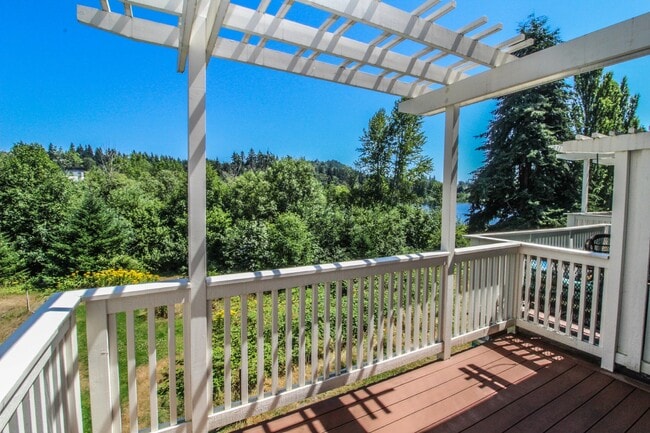 Building Photo - 2bed/2bath Lake Boren Townhome with greenbelt and lake views! Prime Newcastle Location.