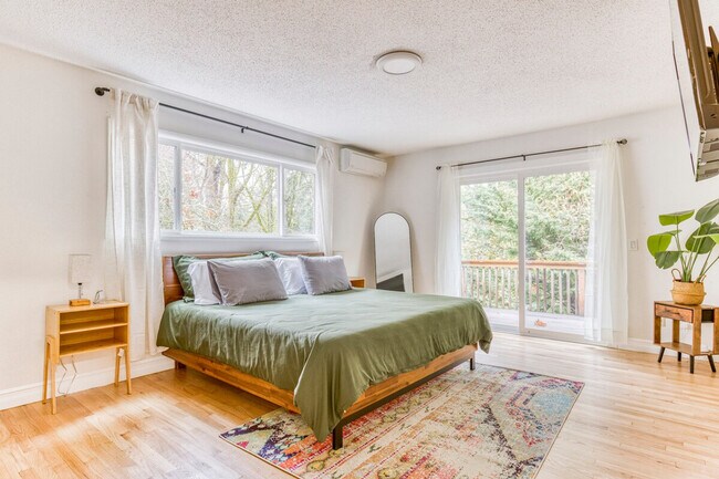 Building Photo - 3201 SW Sherwood Pl