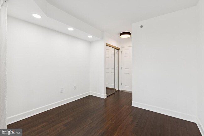 Building Photo - 2151 Jamieson Ave