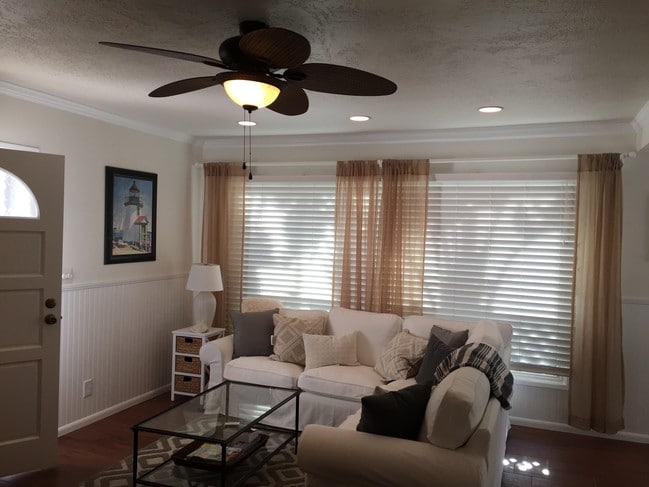 living room lots of windows ceiling fan a/c - 820 Alabama St