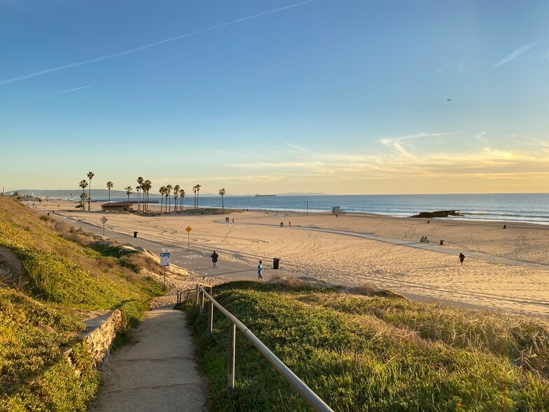 Beautiful Gated Community, steps from the beach! - 7301 Vista del Mar