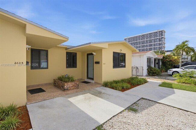 Building Photo - 2627 SW 29th Ave