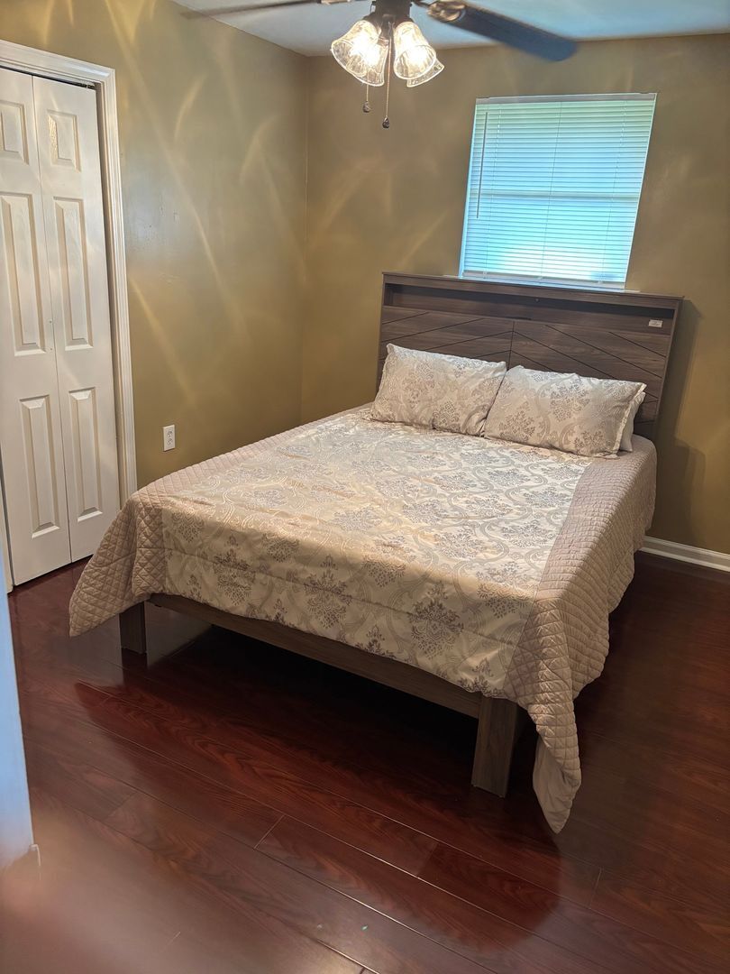 Building Photo - 5000 Cardenas Dr