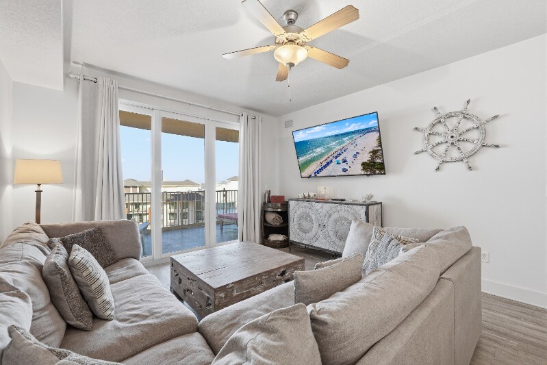 Building Photo - 15928 Front Beach Rd