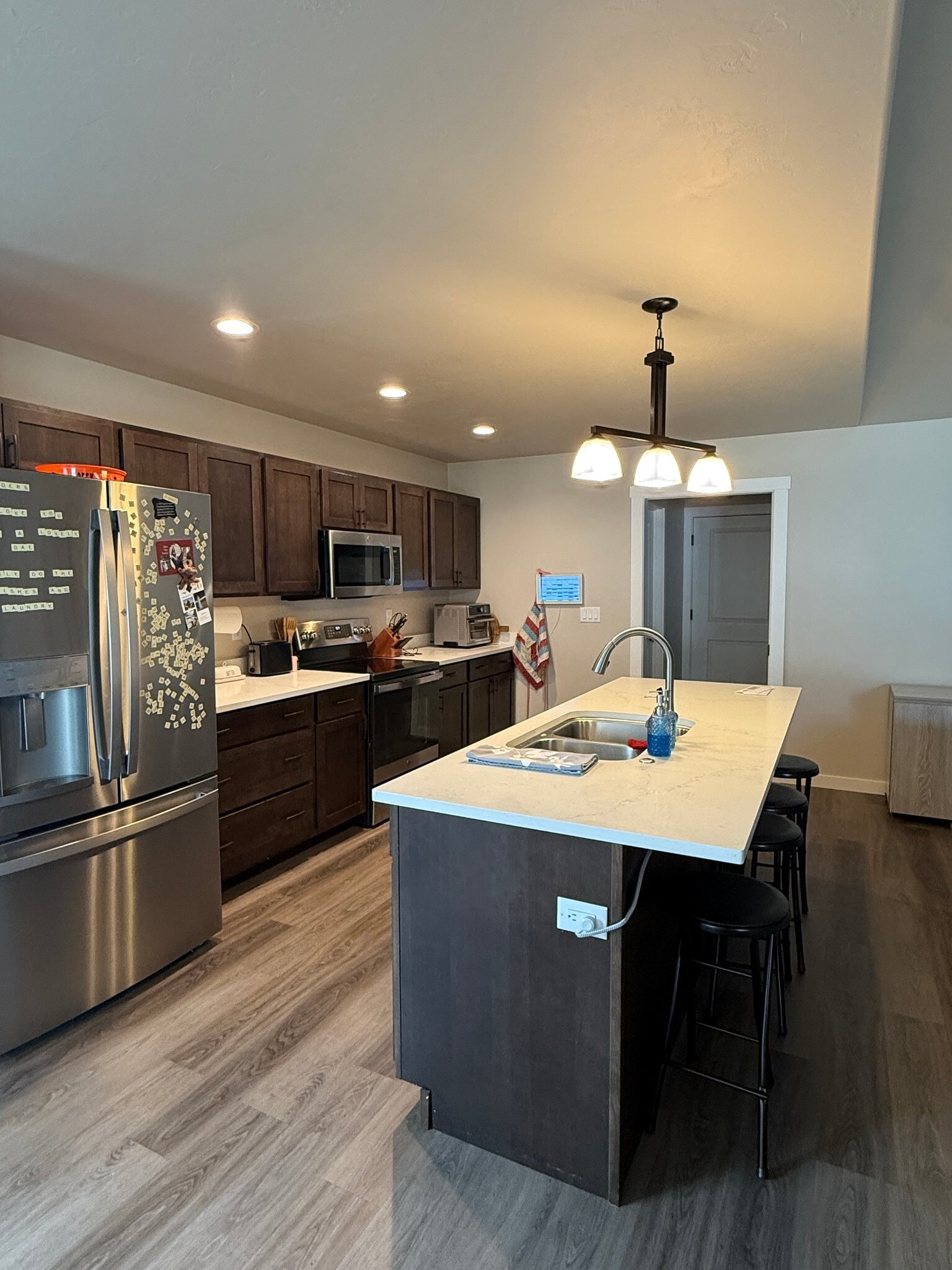 Building Photo - 517 Raven Ln