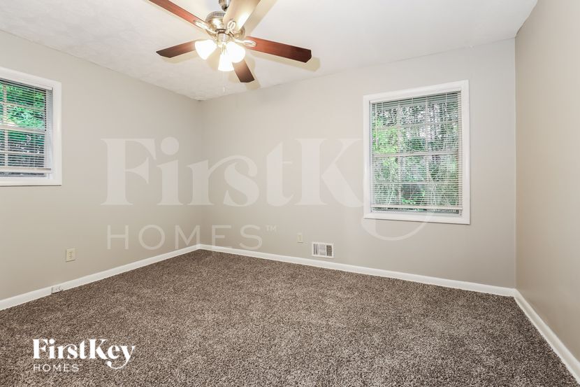 Building Photo - 6989 Adel Ln