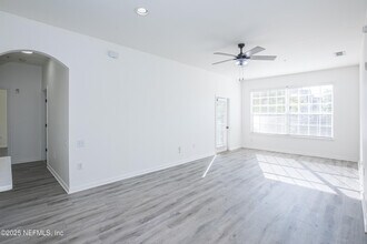 Building Photo - 7990 Baymeadows Rd