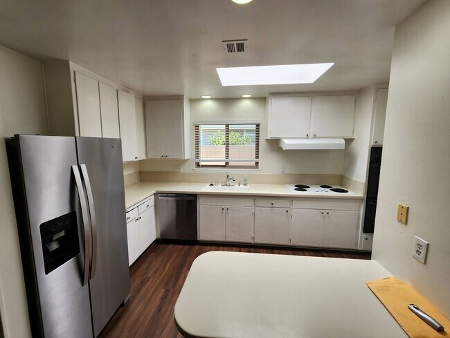 Building Photo - 4 Bedroom Single Story House in University City