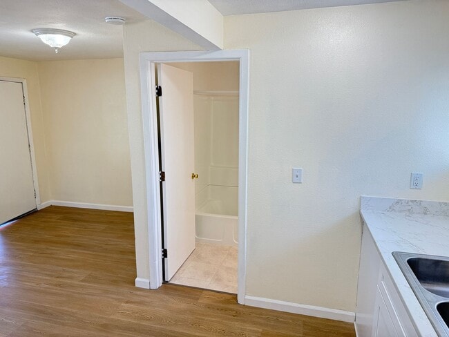 Building Photo - Updated Studio Apartment in Junction City!  $200.00 MOVE-IN SPECIAL