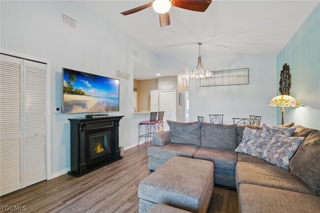 Building Photo - 15430 Bellamar Cir