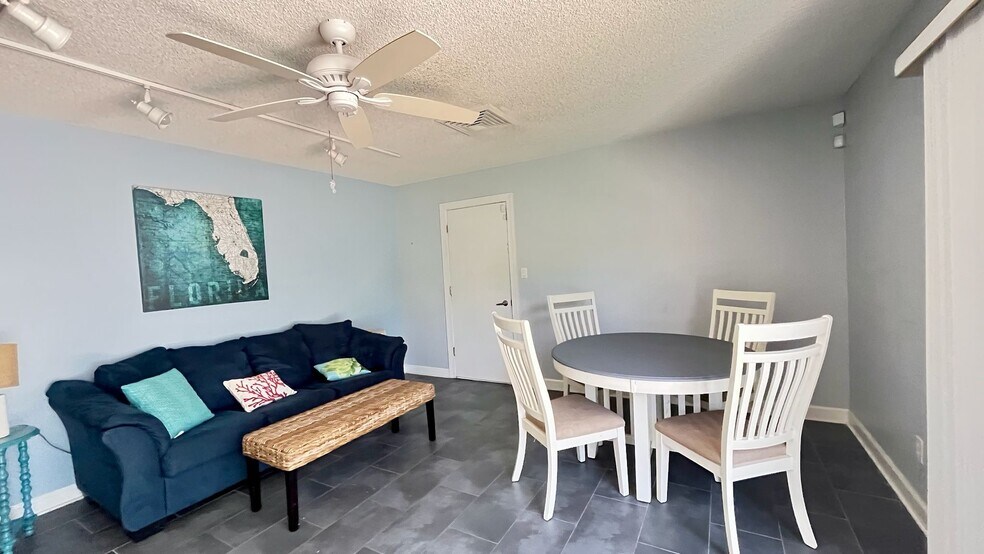 Additional room / Florida room - 2025 S Ocean Dr