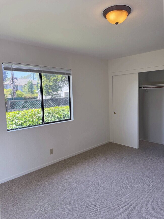 Building Photo - 2BD/2BA Single-Level Home Near Sonoma Plaza | Available Now.