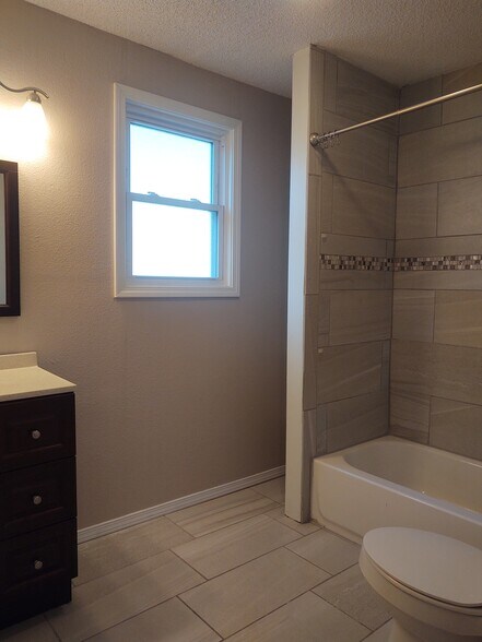 Building Photo - 2819 Tilles Ave