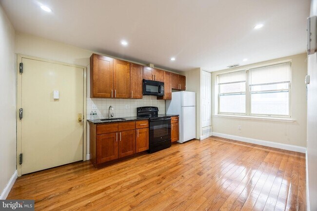 Building Photo - 4706 Chestnut St