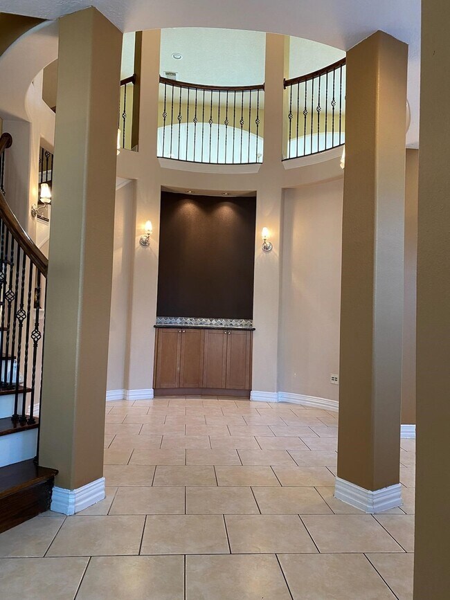 Building Photo - 11815 Canyon Mills Dr