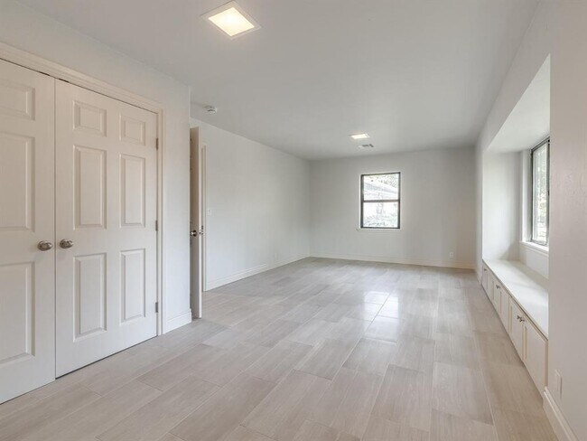 Building Photo - 1320 Avondale Dr
