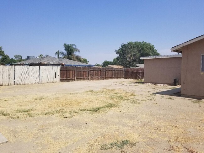 Building Photo - Ready to move in 3 bed/2 bath