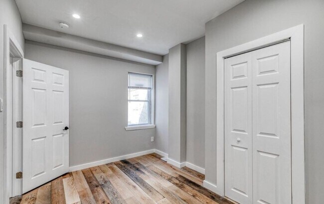 Building Photo - Luxurious 4-Bed/2-Bath Townhome in Cecil B. Moore! Available NOW!