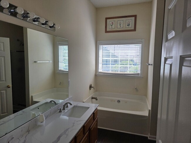 Building Photo - Beautiful Home Just Hit the Market