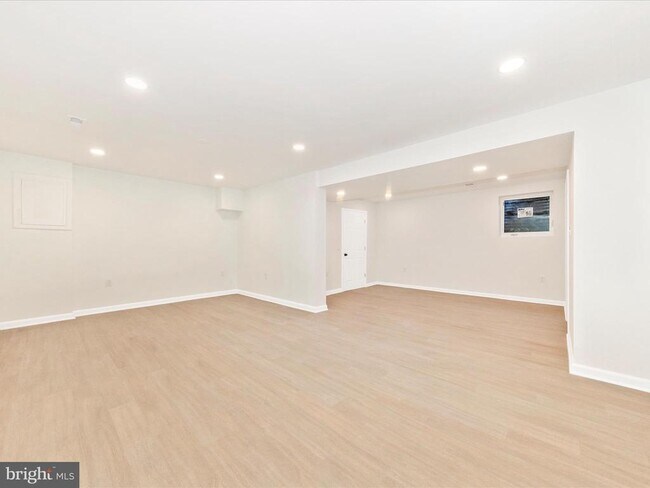 Building Photo - 1305 Peachtree Ct