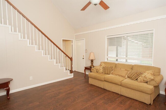 Building Photo - 10606 Kirkhall Dr