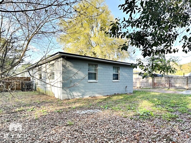 Building Photo - 6824 Gaillardia Rd S