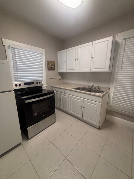Building Photo - 1 Bed/1 Bath - Unit 6