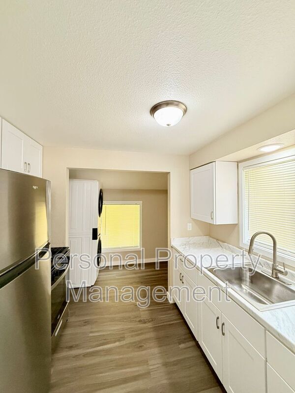 Building Photo - 3110 Thompson Ave