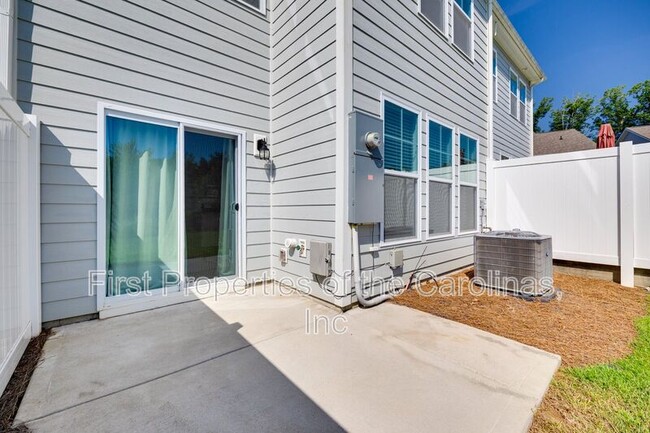 Building Photo - 642 Altamonte Dr