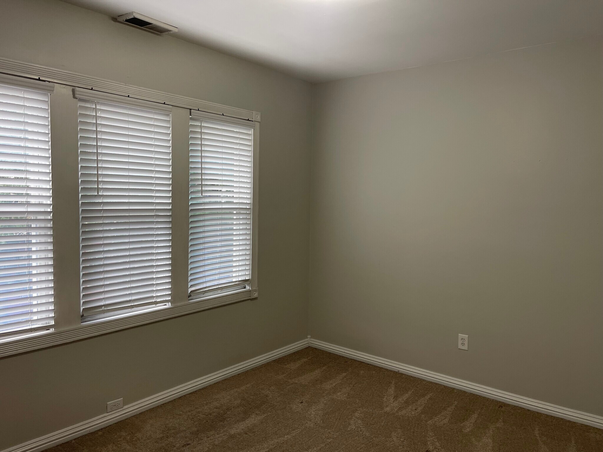 Building Photo - 1834 W Thomas St