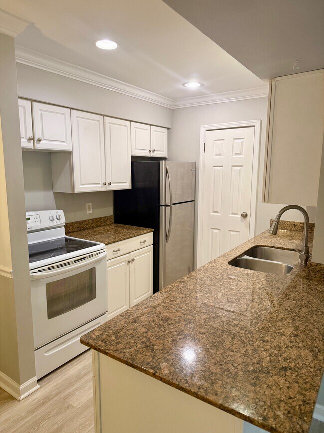 Building Photo - 141 Lamotte Dr