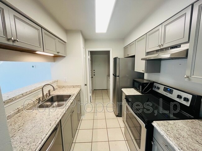 Building Photo - 6319 Waddesdon Wood