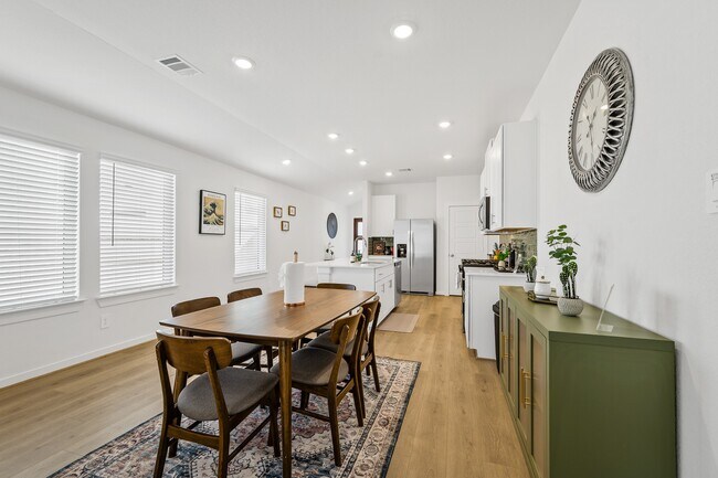 Building Photo - 1940 Velvet Oak Ln