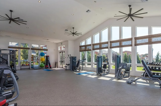 Building Photo - 436 Persimmon Cmn