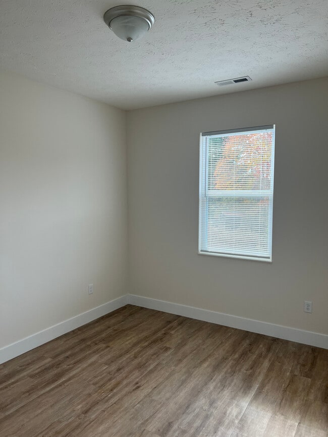 Building Photo - 809 Courtyard Ln