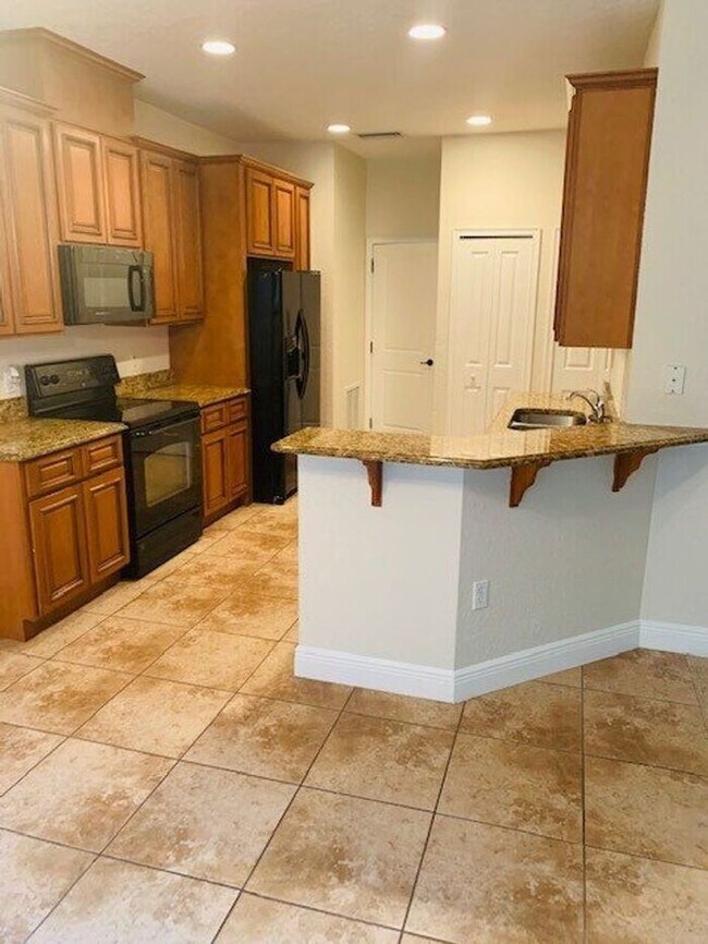 Building Photo - Gated Community of La Fortuna in Kissimmee