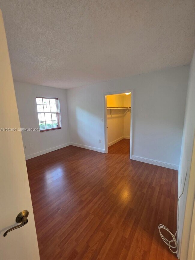 Building Photo - 29 Santillane Ave