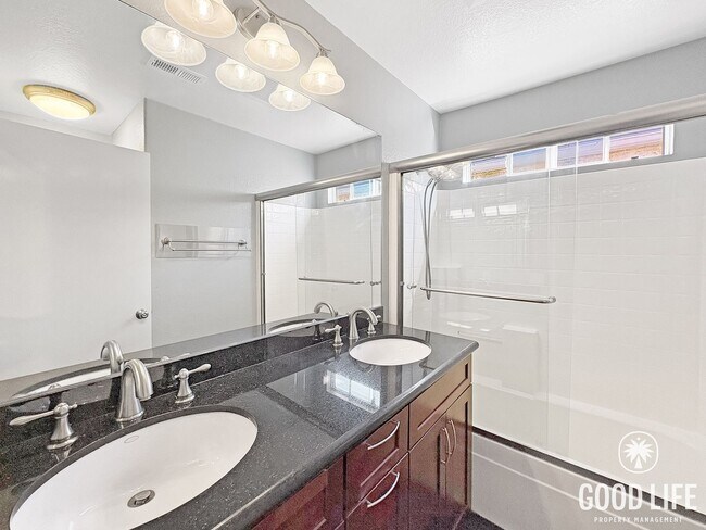 Building Photo - Spacious 4BR Home in Central Mira Mesa