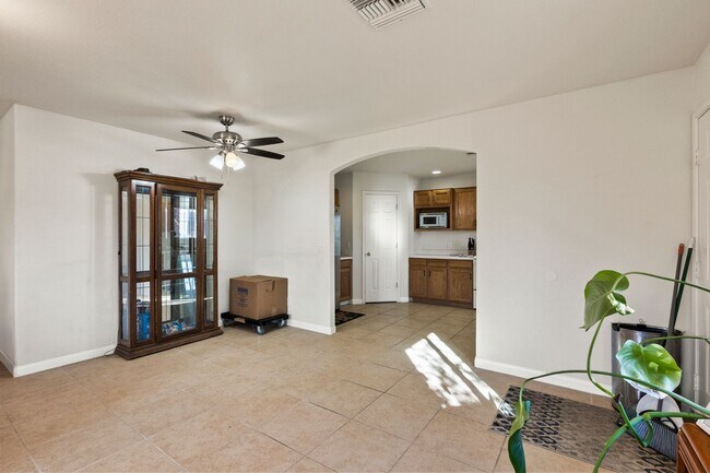 Building Photo - 3BR Home w/Fenced yard and Garage-1 Block to Colorado River