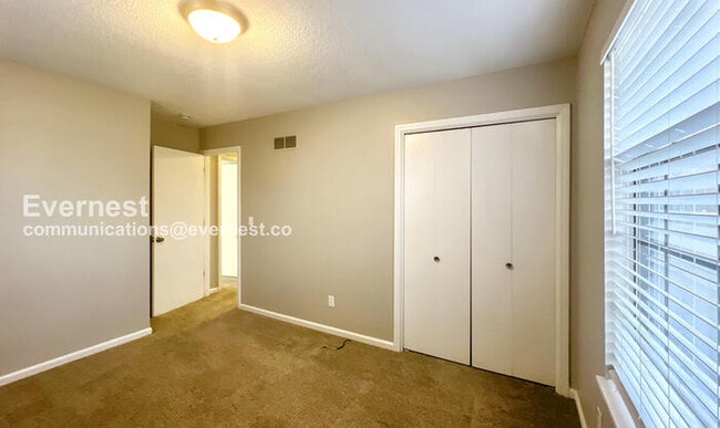 Building Photo - 7936 N Forest Ave