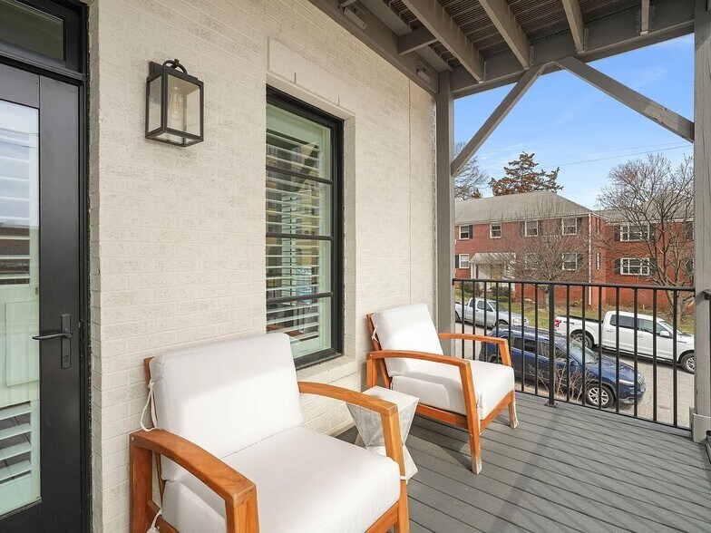 Building Photo - 605 Smedes Pl