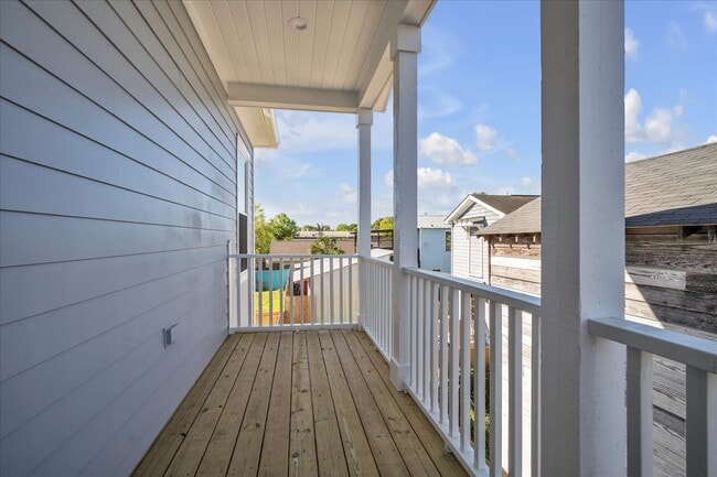 Building Photo - 195 Romney St