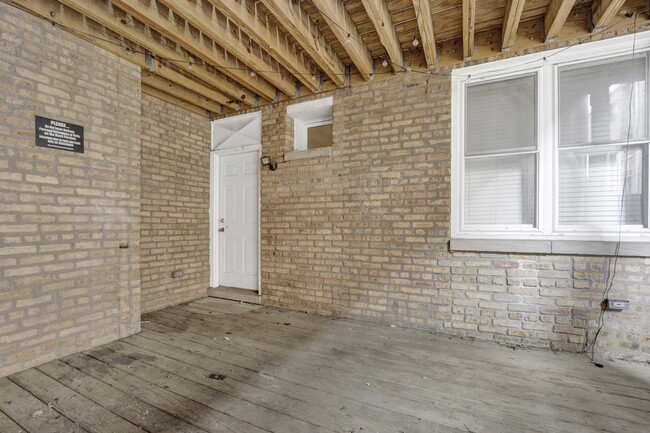 Building Photo - 3501 N Racine Ave