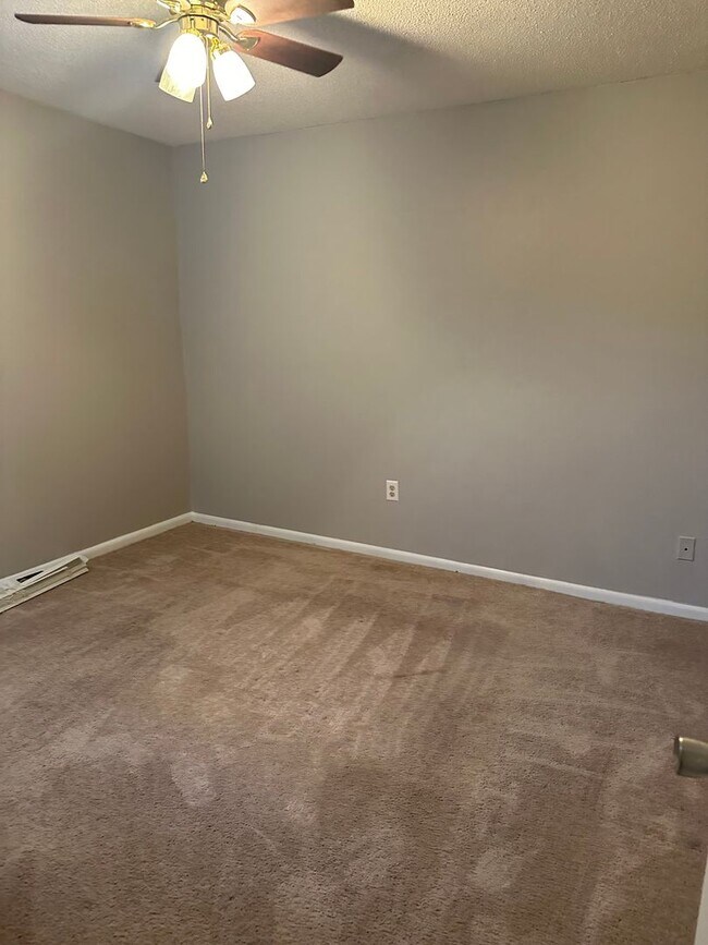 Building Photo - Move in special !!! 1/2 off First months r...