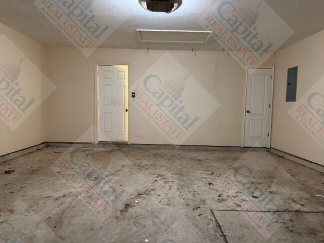 Building Photo - 9604 Ella Ln