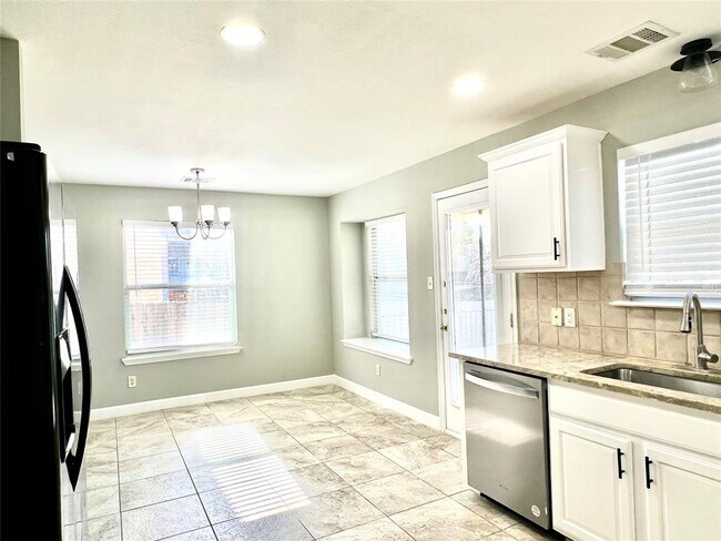 Building Photo - 10516 Dunham Forest Rd