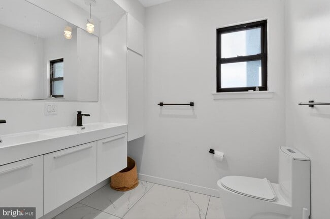 Building Photo - 3336 Salmon St