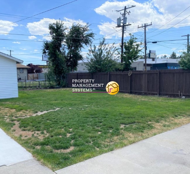 Building Photo - 2 Bedroom Salt Lake Duplex - All Utilities Included!