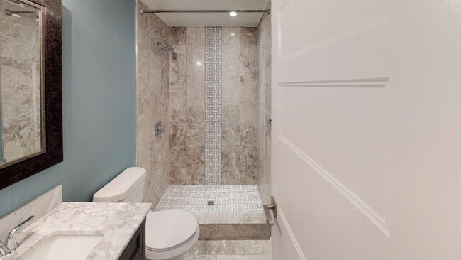 Building Photo - $1695 per Bedroom | 7BR/5BA in Fort Sander...