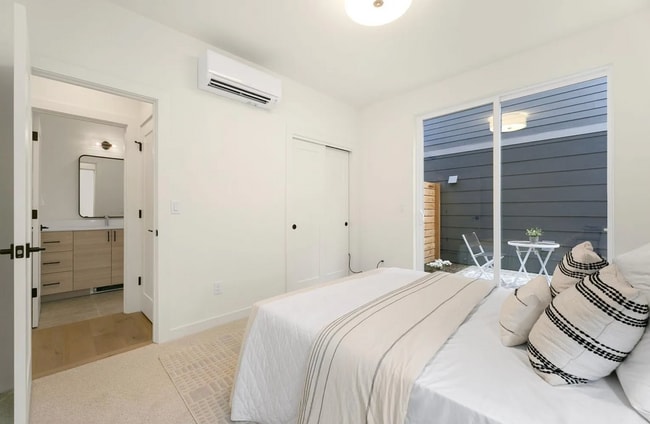 Building Photo - Modern & Tranquil Townhome in Seattle's Central District City Views, Rooftop Deck & Prime Locatio...